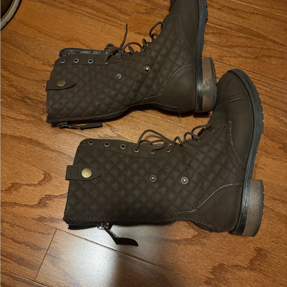 Quilted Brown Lace-Up Boots